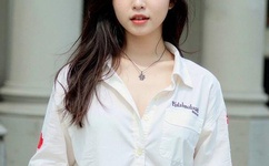 他缓慢而有力的撞着视频